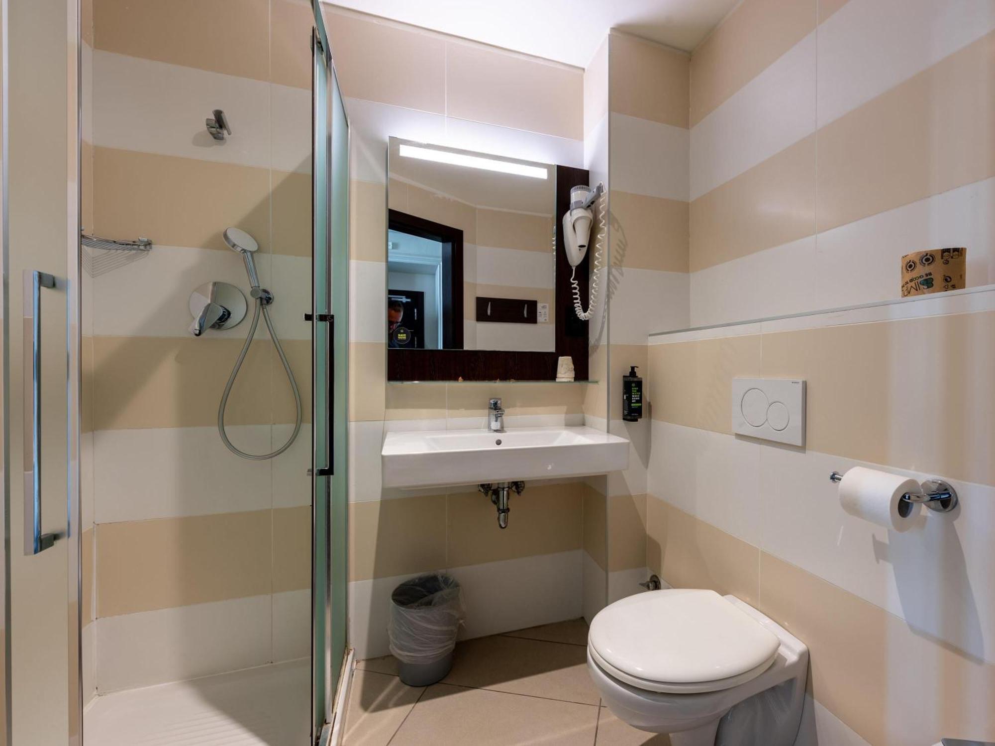 Quarto com 2 Camas de Solteiro