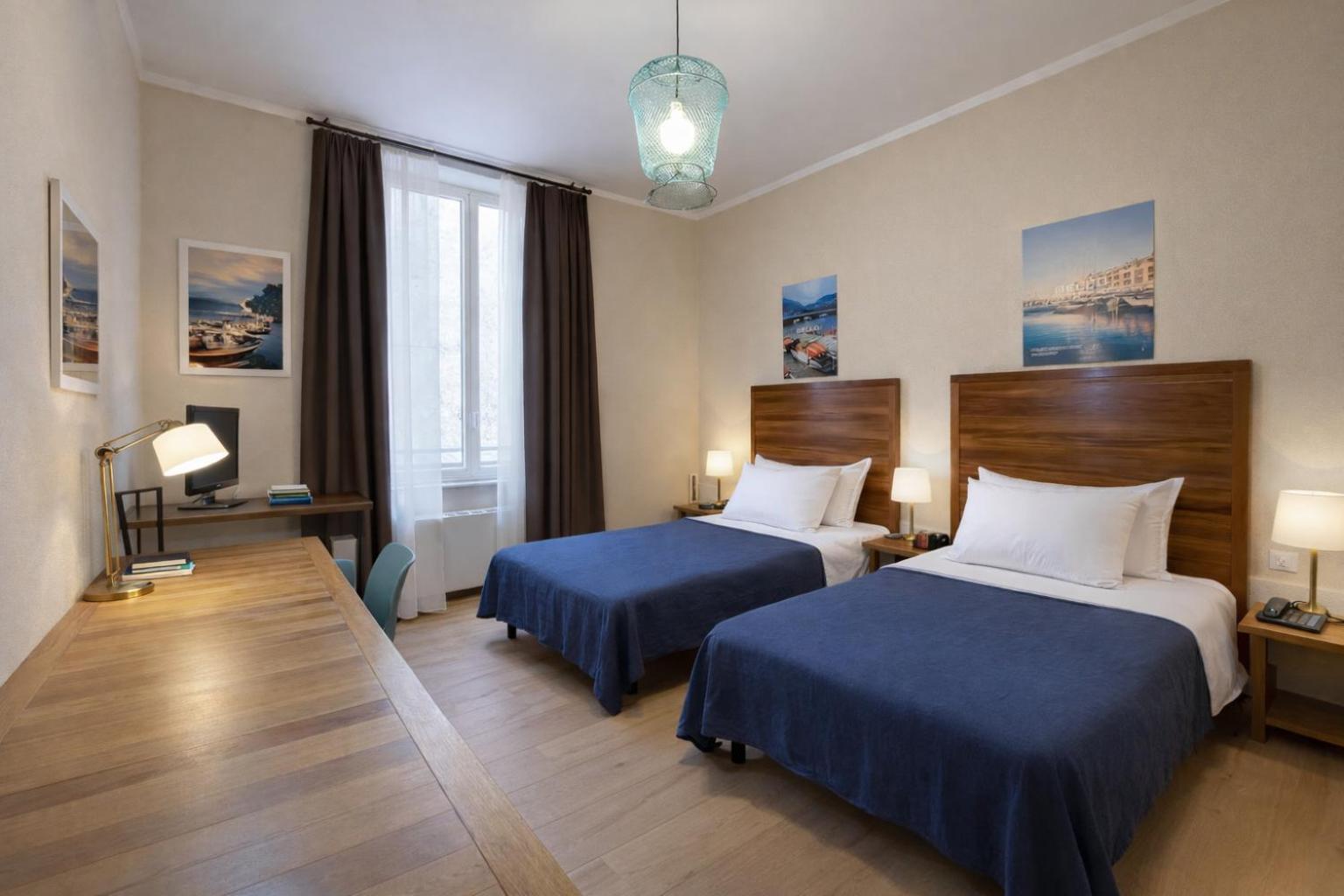 Quarto com 2 Camas de Solteiro